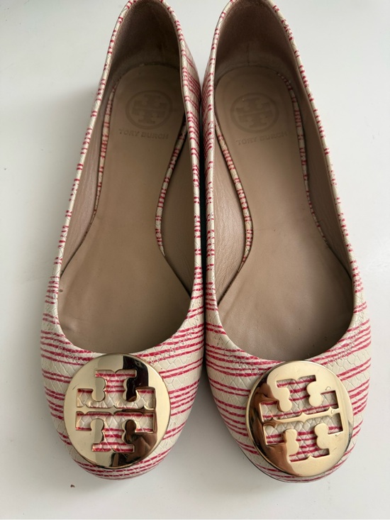 Tory Burch Shoes - Tory Burch Reva size 7.5 Cream & Pink Striped Logo Ballet Flats